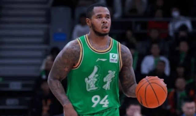 九游娱乐-0分！辽篮新援持续低迷 球迷直言跟图雷一样 杨鸣还要忍多久