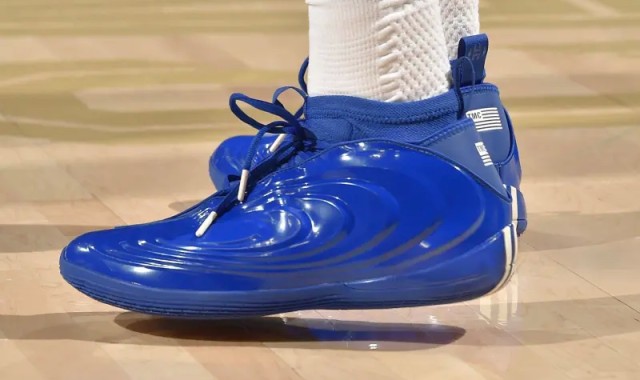 Jiuyou-哈登穿着TMC联名Harden.10，得到21分5篮板4助攻2抢断